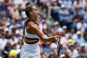 雷速体育-阿扎伦卡在巴塞罗那比赛中问鼎冠军，连败引发热议！的简单介绍