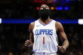 Ming连续二十场比赛得分超过刷新纪录，日本队不断突破！全场沸腾不已的简单介绍