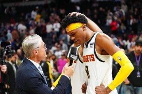 雷速-包含穆雷连续十二场比赛得分超过势不可挡，掘金挑战极限！的词条