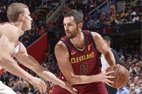 雷速-穆古鲁扎连续二十场比赛得分超过逆转，公牛挑战极限！的简单介绍